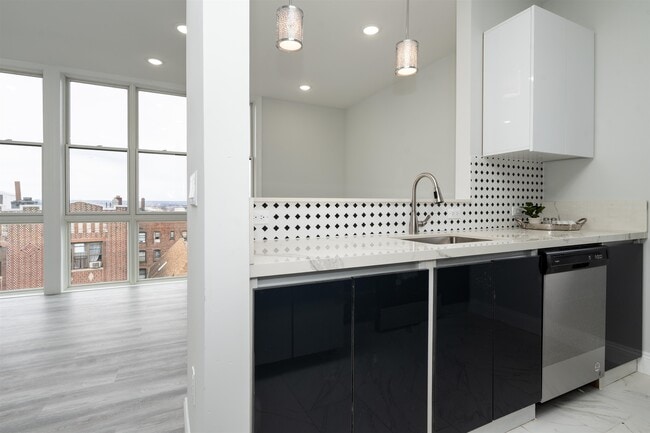 Building Photo - 144 BERGEN Ave