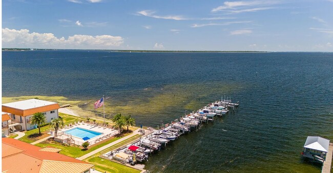 Foto del edificio - 2100 W Beach Dr