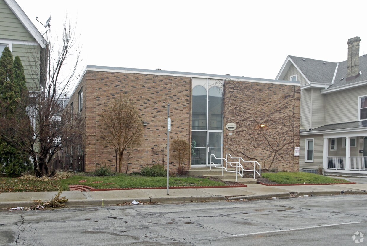 1535 N Van Buren St, Milwaukee, WI 53202 Apartments in Milwaukee, WI