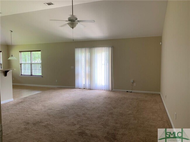 Building Photo - 13 Castle Hill Rd