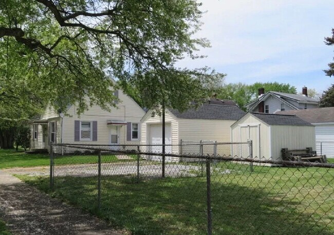 Building Photo - 1239 Eastwood Ave