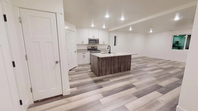 Building Photo - 920 S 25 E