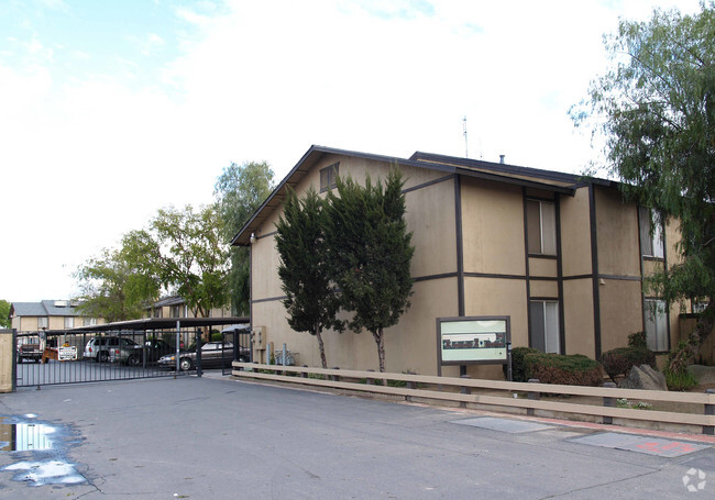 Foto del edificio - Pepper Tree Apartments