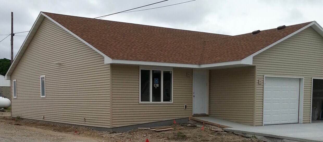 Primary Photo - 211 S Cottonwood St