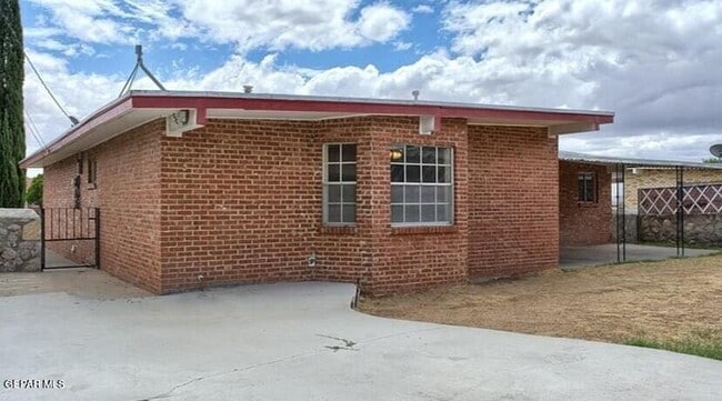 Building Photo - 10073 Kellogg St