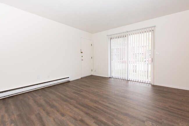 Building Photo - 856 Continental Ct