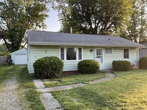 Building Photo - 3406 Three Oaks Dr