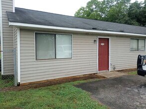 Building Photo - 1124 E Blackstock Rd