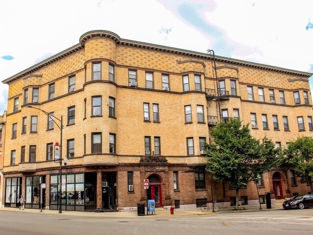 Primary Photo - 666 W Oakdale Ave
