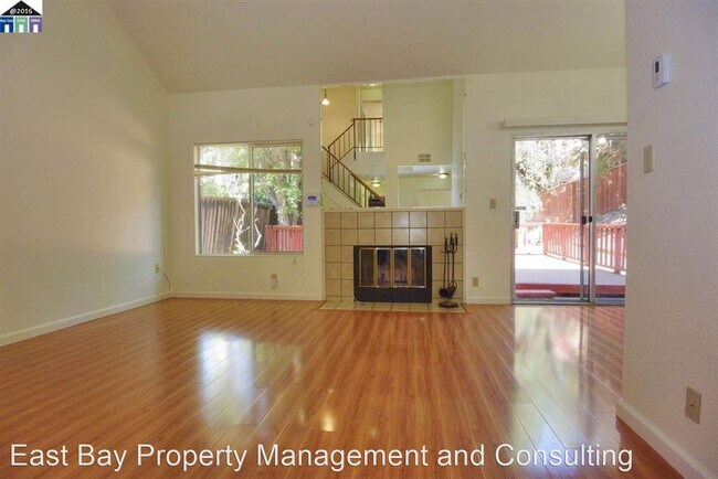 Building Photo - 3 br, 2.5 bath House - 4667 Rousillon Ave.