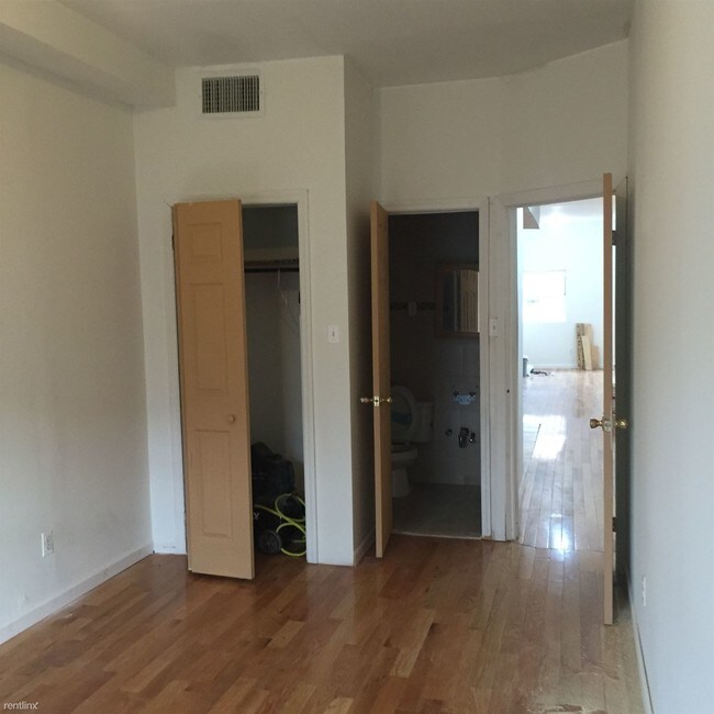 Building Photo - 1333 Gates Ave