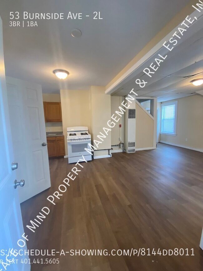 Building Photo - 3 Bedroom,1 bath townhouse style on 2nd fo...