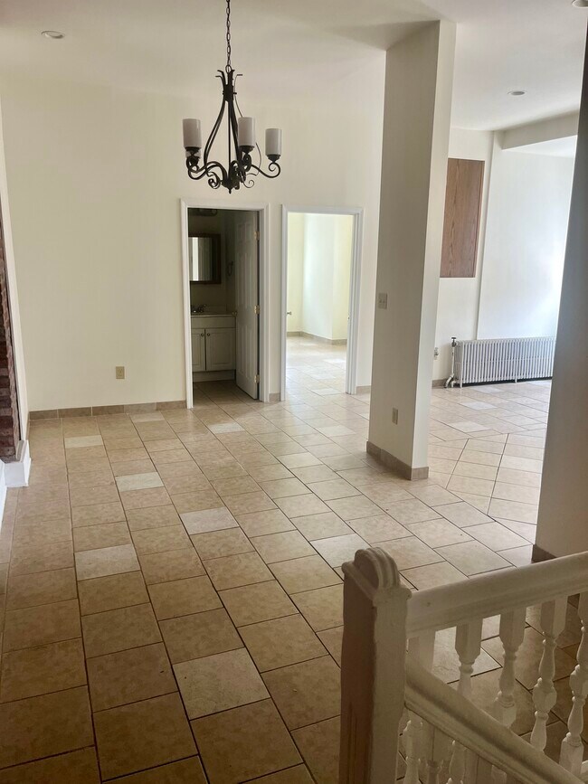 Open floor plan - 349 Ophelia St