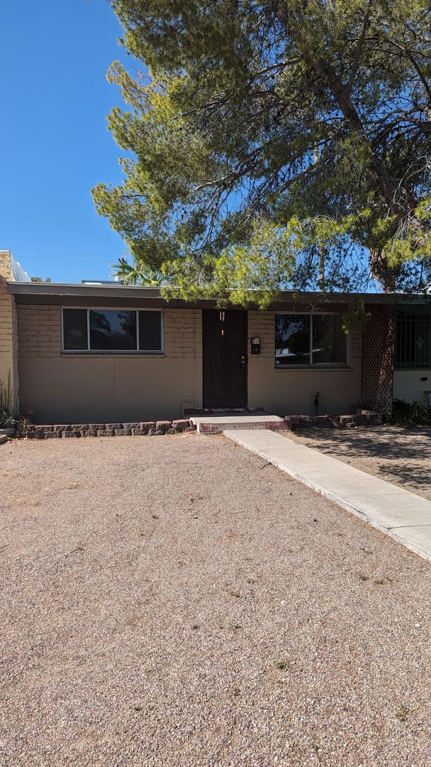 Building Photo - One Bedroom and One Bath Town Home Rental