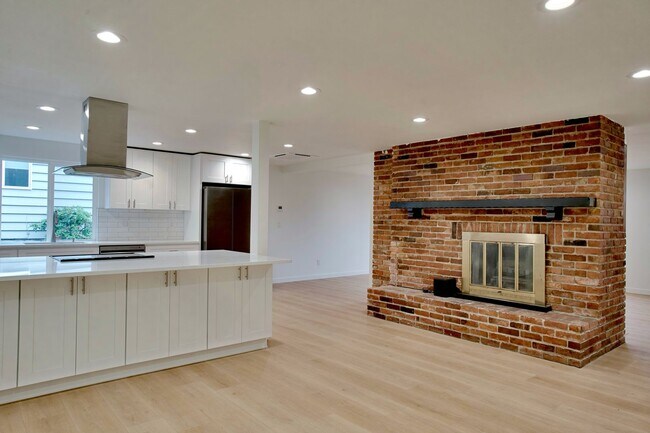 Foto del edificio - 4 bedroom Home on Highland St in Tacoma