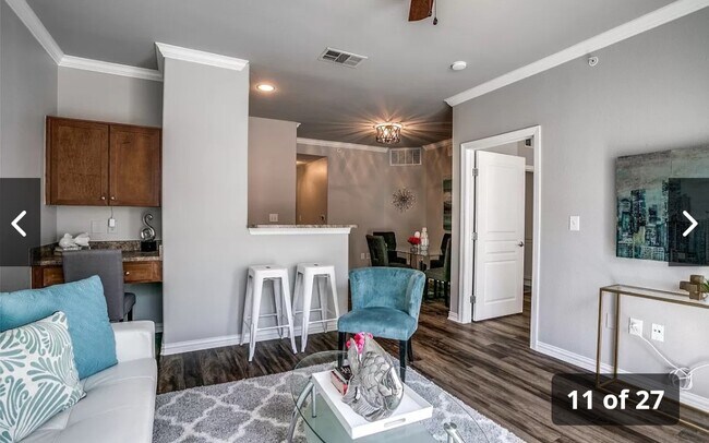 Espacio de trabajo y comedor - 339 Las Colinas Blvd E