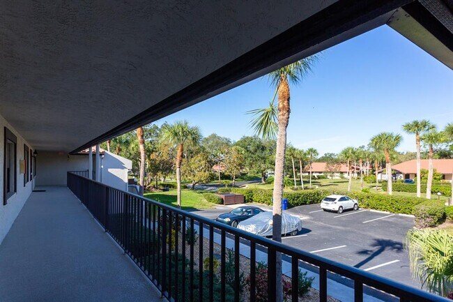 Foto del edificio - 5630 Golf Pointe Dr