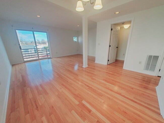 Foto del edificio - 57 Whitmore Ln