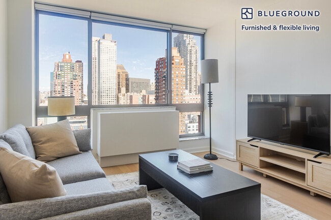 Building Photo - 500 W 56th St