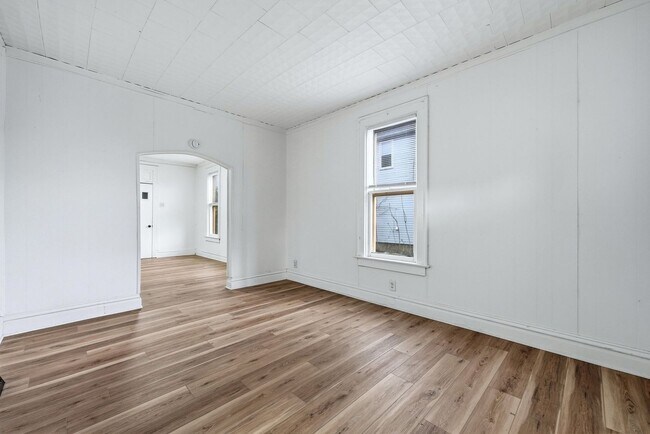 Foto del edificio - Cozy 3BR with Covered Front Porch