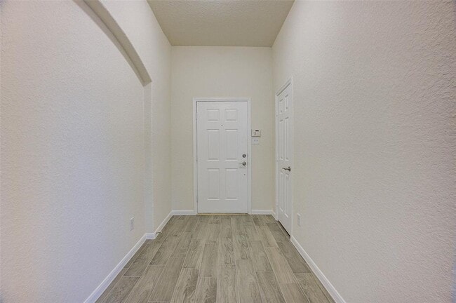 Building Photo - 32403 Cross Spring Park Ln