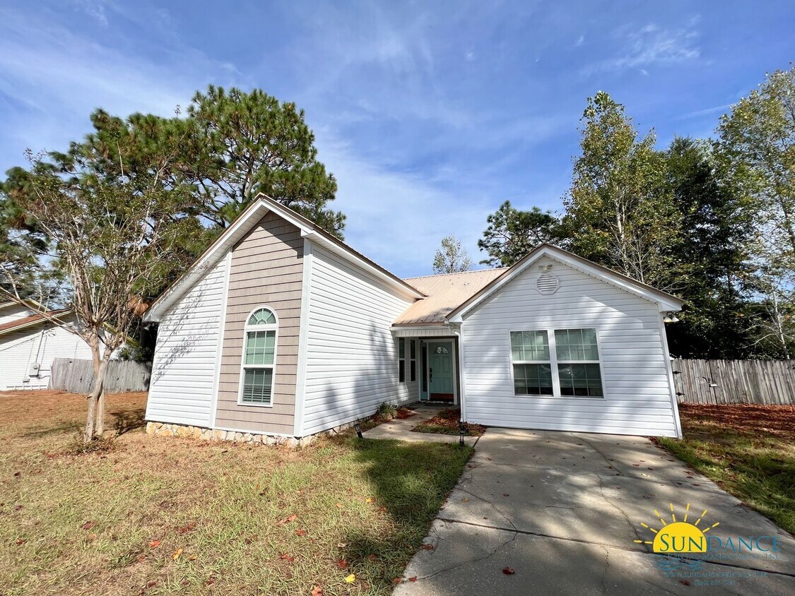 Primary Photo - Beautiful 4 bedroom home in South Crestview!
