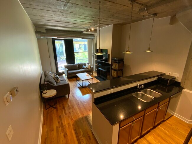 Foto del edificio - 1033 W 14th Pl