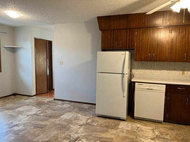 Photo du bâtiment - 3 Bed 1 Bath Unit in Olds, AB