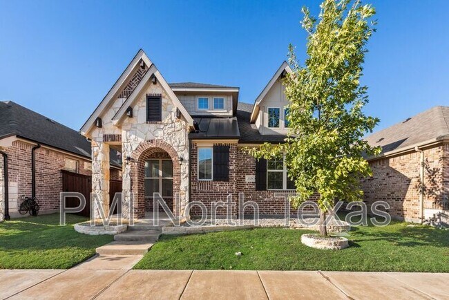 Building Photo - 2028 Miramar Dr