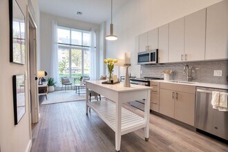 Interior Photo - Hamilton Crossing