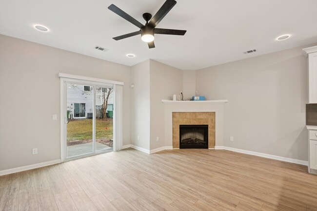 Living room - 585 McWilliams Road