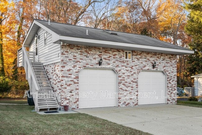 Building Photo - 121 Yorkshire Dr