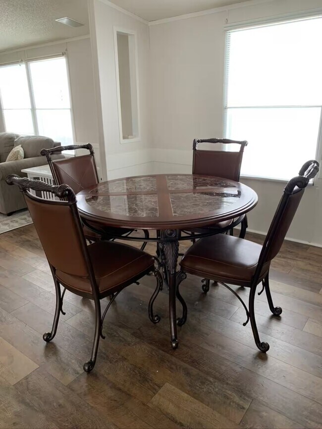 Foto del edificio - 1867 Avon Rd