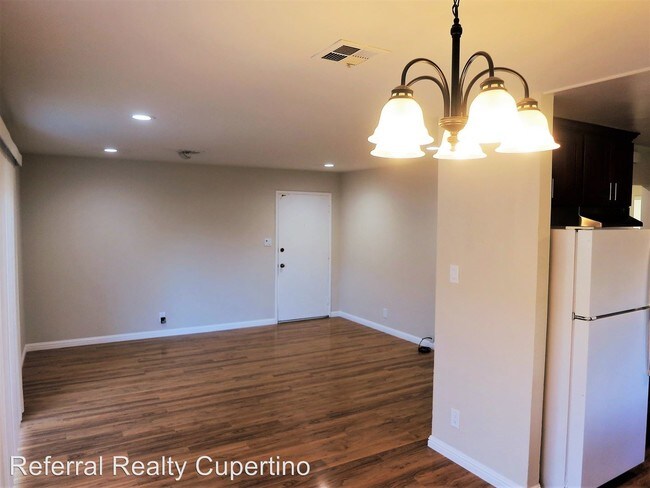 Building Photo - 3163 Taper Ave