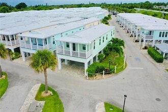Building Photo - 252 NE Ebbtide Way