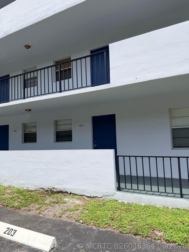 Building Photo - 1630 Embassy Dr