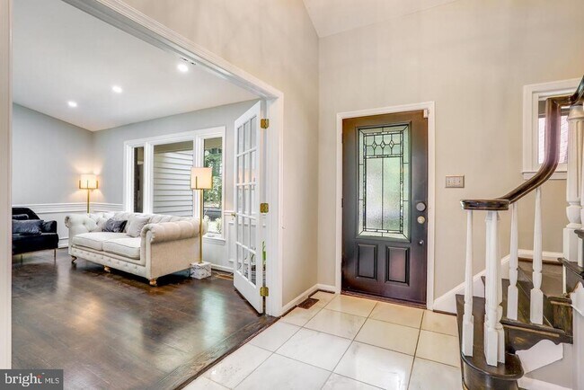 Building Photo - 931 Welham Green Rd