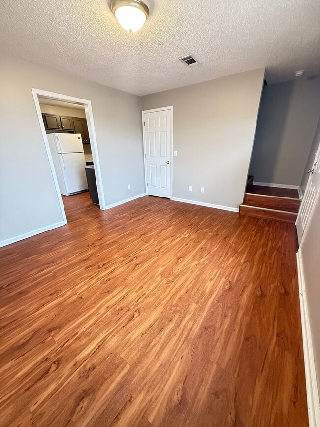 Building Photo - 214 Olive St