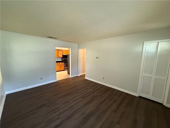 Building Photo - 1308 Charmaine Cir