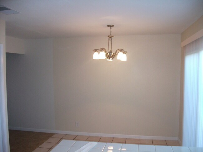 Building Photo - Remodeled South San Jose Townhouse