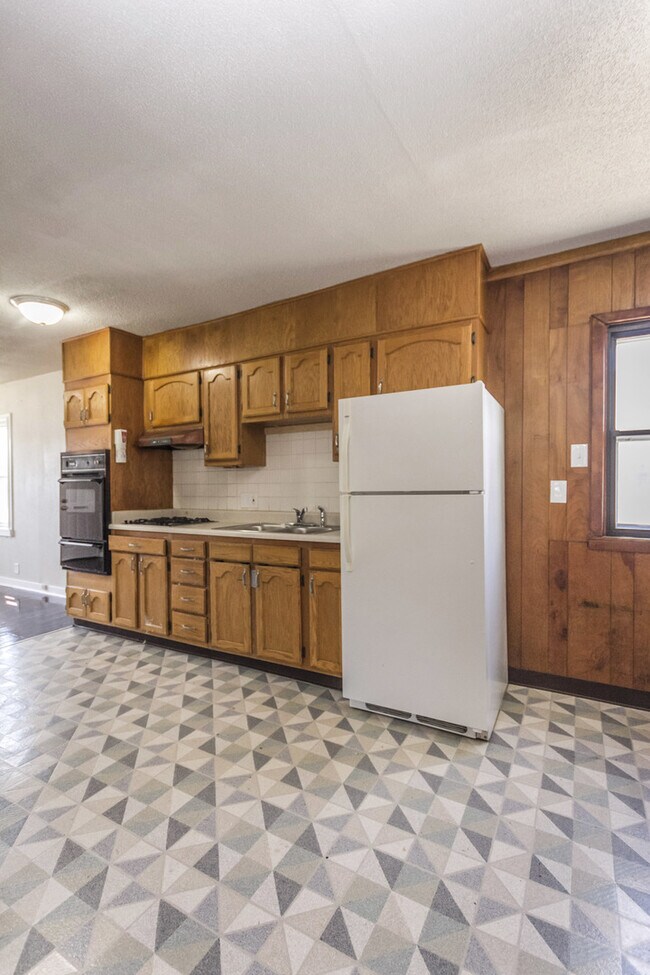 Foto del edificio - Adorable 2 Bedroom 1 Bath - 2 Stall Detach...