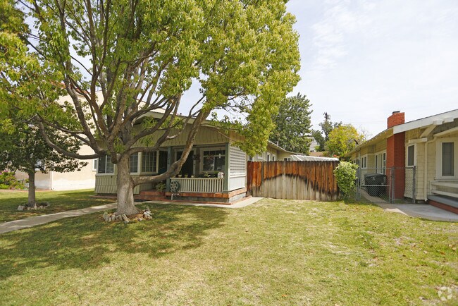 Building - 1525 Dixon St