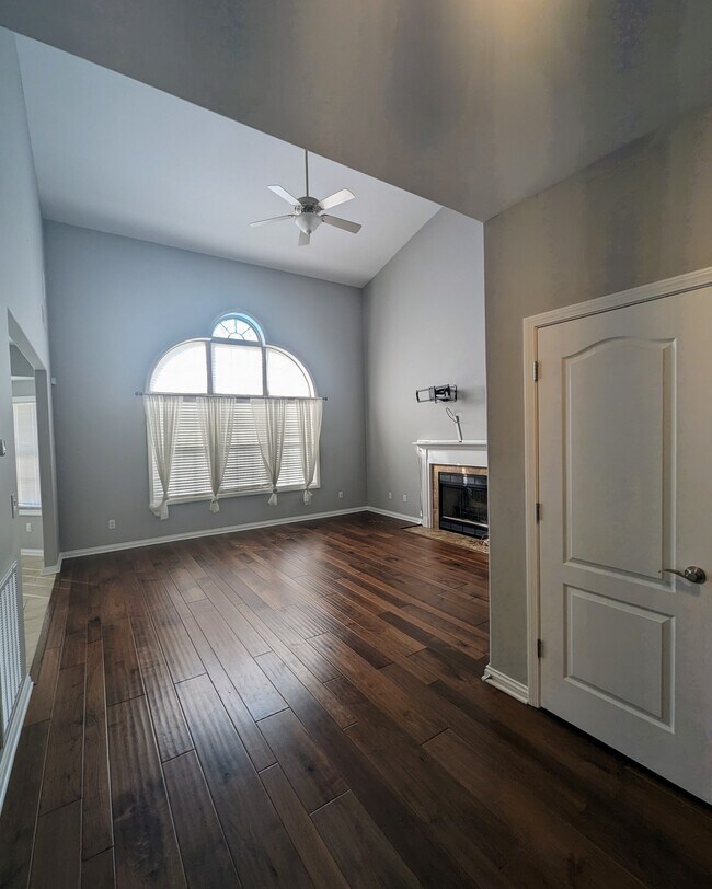 Foto del edificio - 608 Skyview Ln