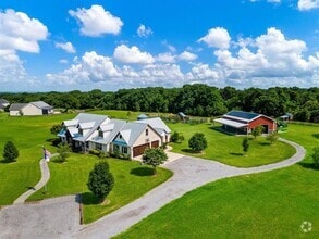 Building Photo - 6696 Paradise Dr