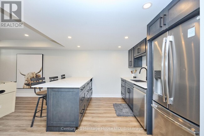 Building Photo - 439 Viking St