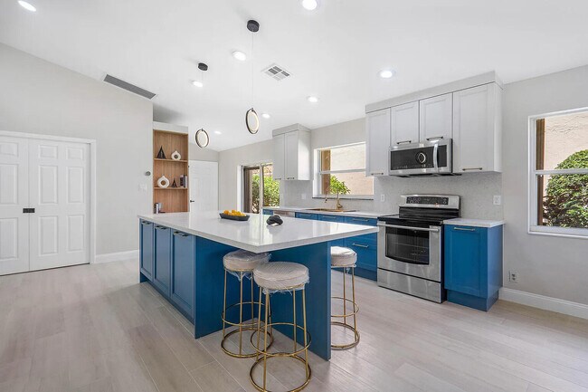 Foto del edificio - 8031 Nadmar Ave