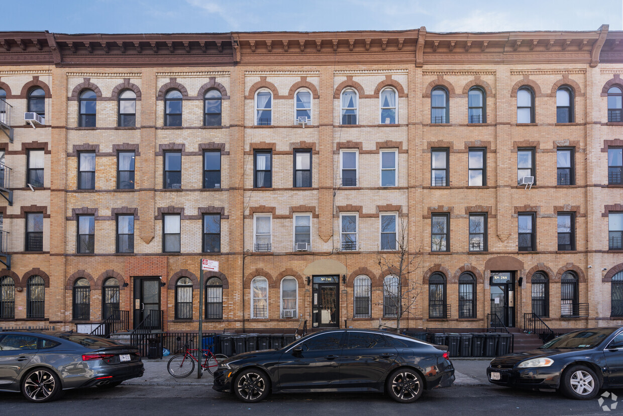 Primary Photo - 790 Madison St