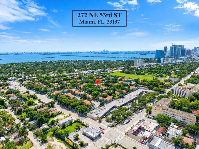 Foto del edificio - 272 NE 53rd St