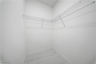 Building Photo - 1124 NE 35th Ln