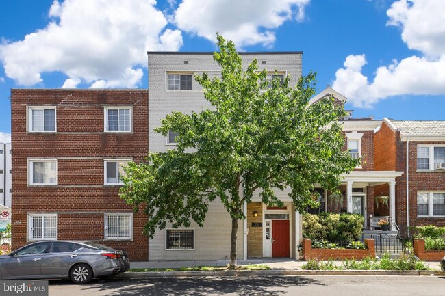Foto del edificio - 718 Park Rd NW